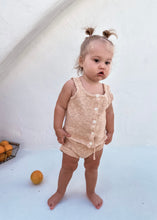 Load image into Gallery viewer, Primmy wearing Ziggy Lou singlet in Papaya.
